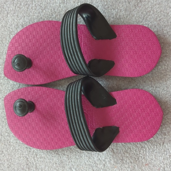 NWOT Swamisz Sandals Flip Flops - Picture 1 of 4